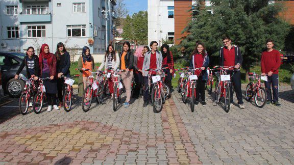 Başarılı Öğrencilerimize Bisiklet Dağıtıldı