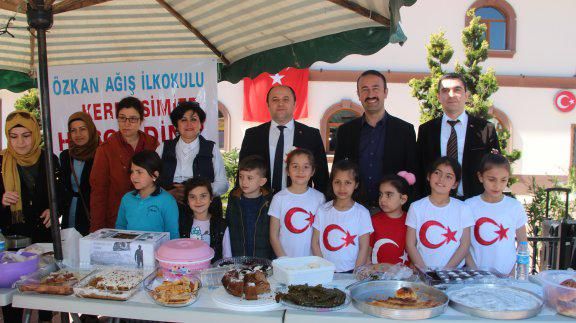 Özkan Ağış İlkokulu Mehmetçik Vakfı Yararına Kermes Düzenledi