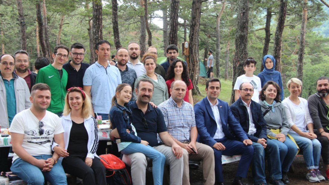 Taşova'da Öğretmenlerden Doğa Yürüyüşü ve Piknik