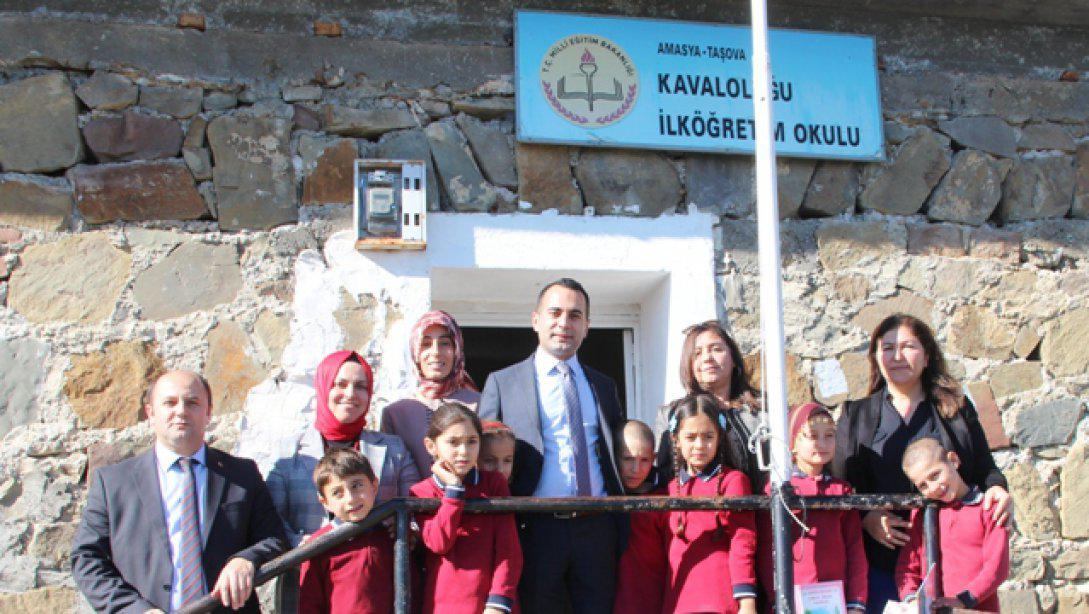 Taşova Kaymakamı Çelik Köy Okulunu Ziyaret Etti