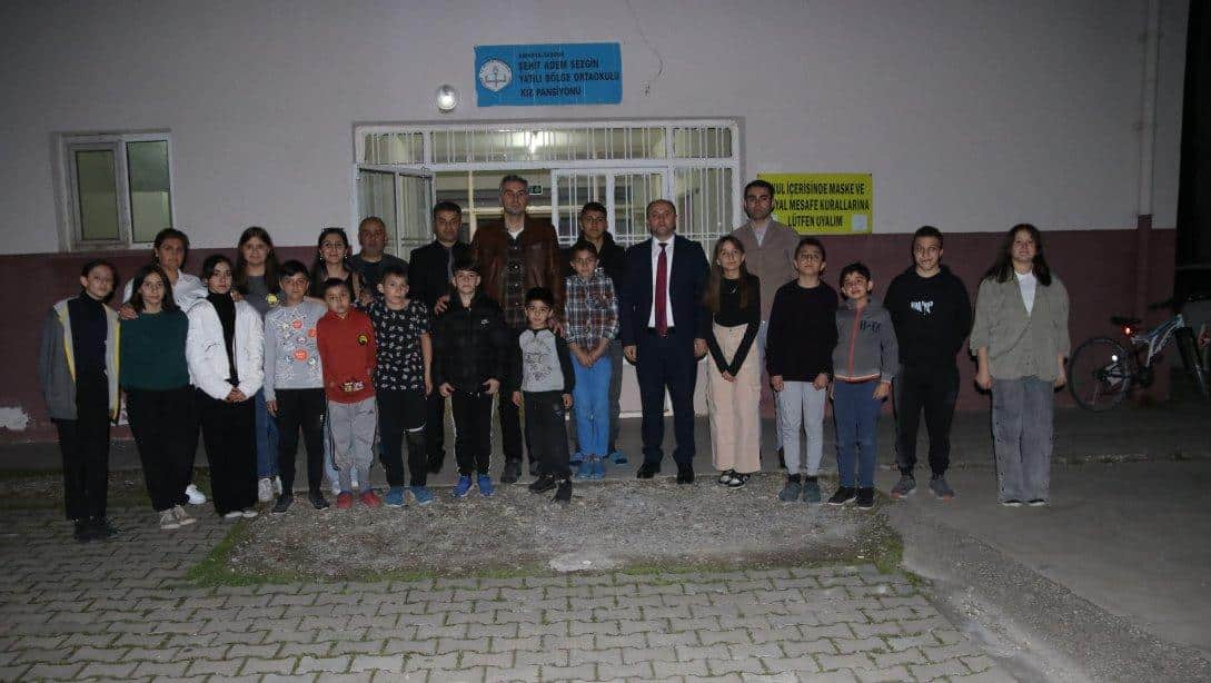 Kaymakamımız Efe Kılıç ve Milli Eğitim Müdürümüz Mustafa Tümer Öğrenciler İle İftar Yaptı