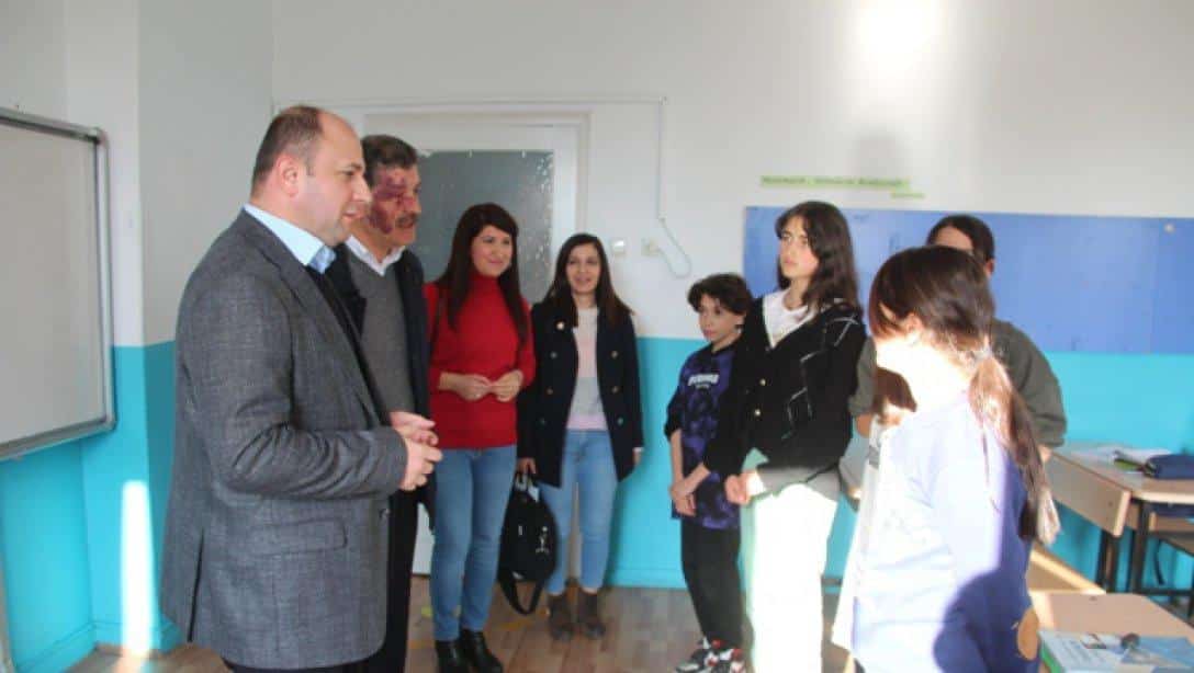 Taşova İlçe Milli Eğitim Müdürümüz Mustafa  Tümer'den köy okulu ziyareti