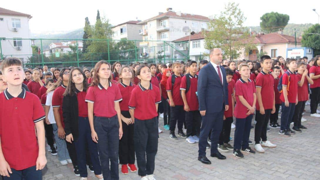 Taşova 3 bin 600 öğrenci ders başı yaptı